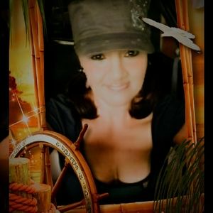 Meet your Posher, Malia